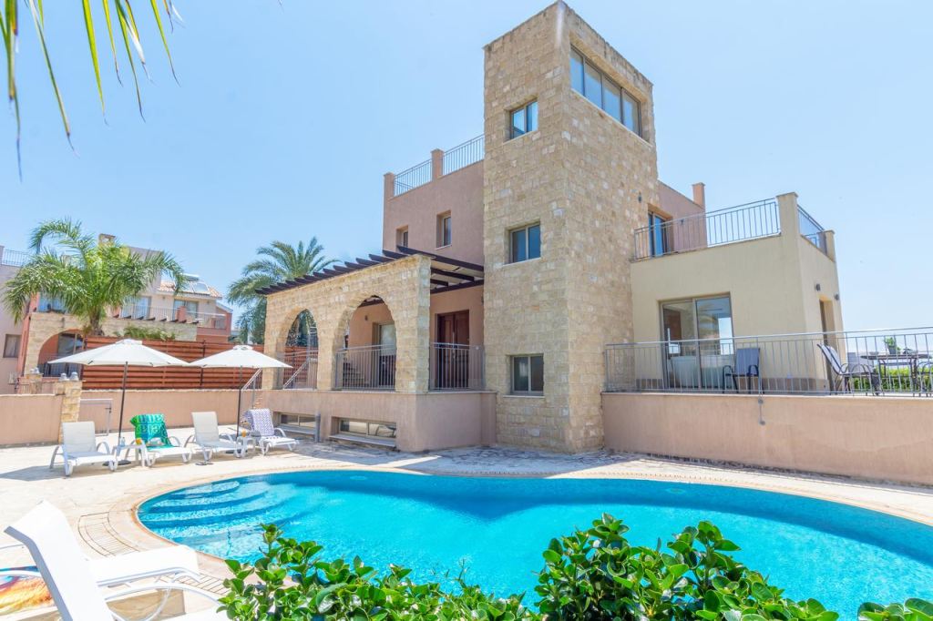 long term rent Peyia Paphos